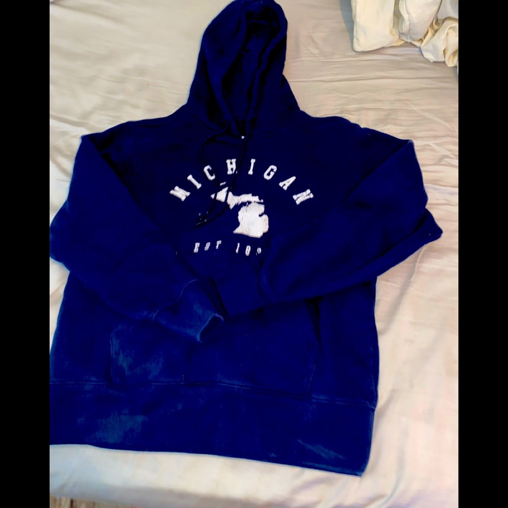 Women’s Michigan logo decor navyhoodoe sweatshirt